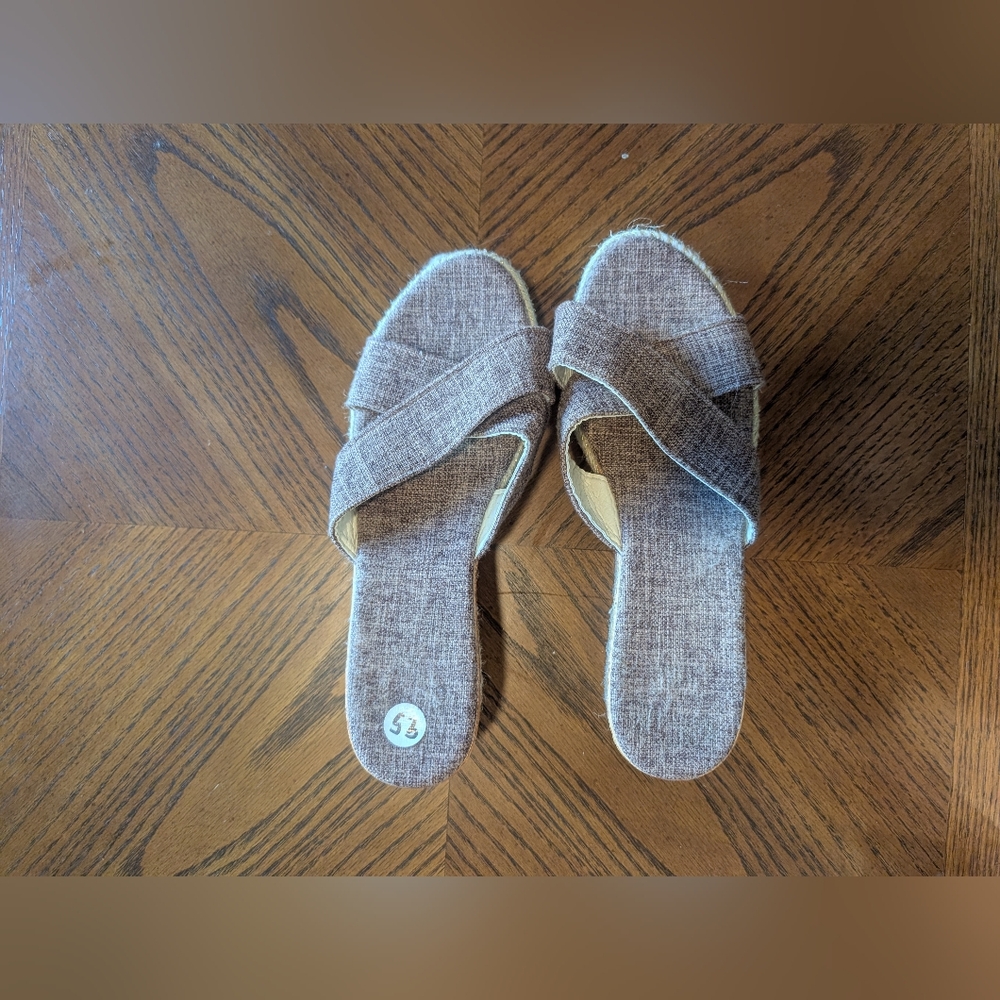 Neutral Linen Cross-Band Slide Sandals‎ - Women Size 9.5